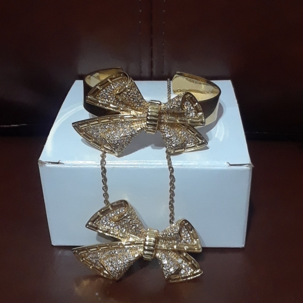 ***Matching Bow Necklace and Bracelet